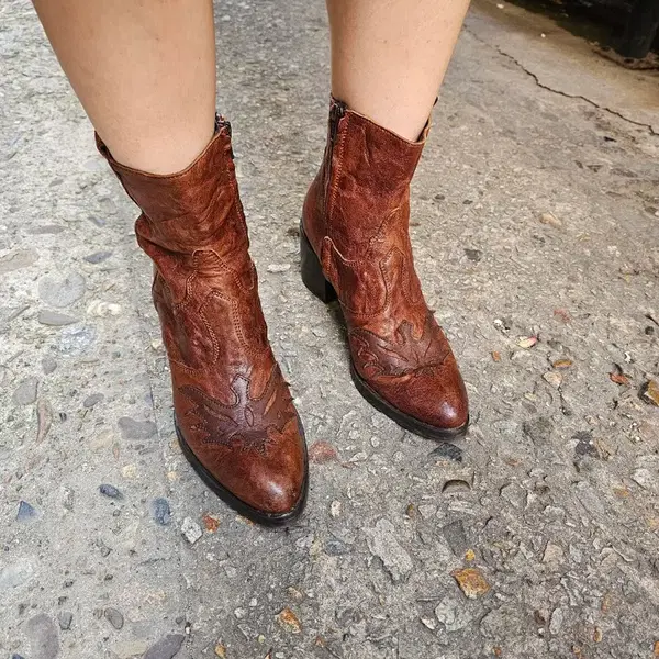 Italy Leather 웨스턴 앵클부츠힐